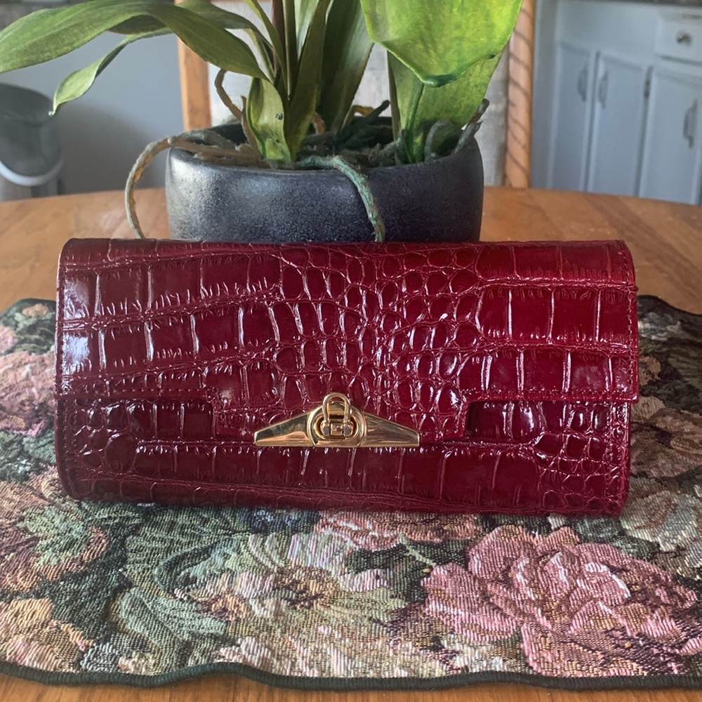 Elegant Red Crocodile-Embossed Clutch